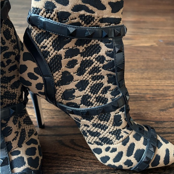 Jessica Simpson | Leopard Print Ankle Boots with Black Accents | 9 - Picture 3 of 5